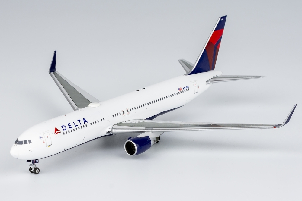 17001 - NG Models - Delta Air Lines  Boeing 767-300ER PW4000 engines - N174DN -