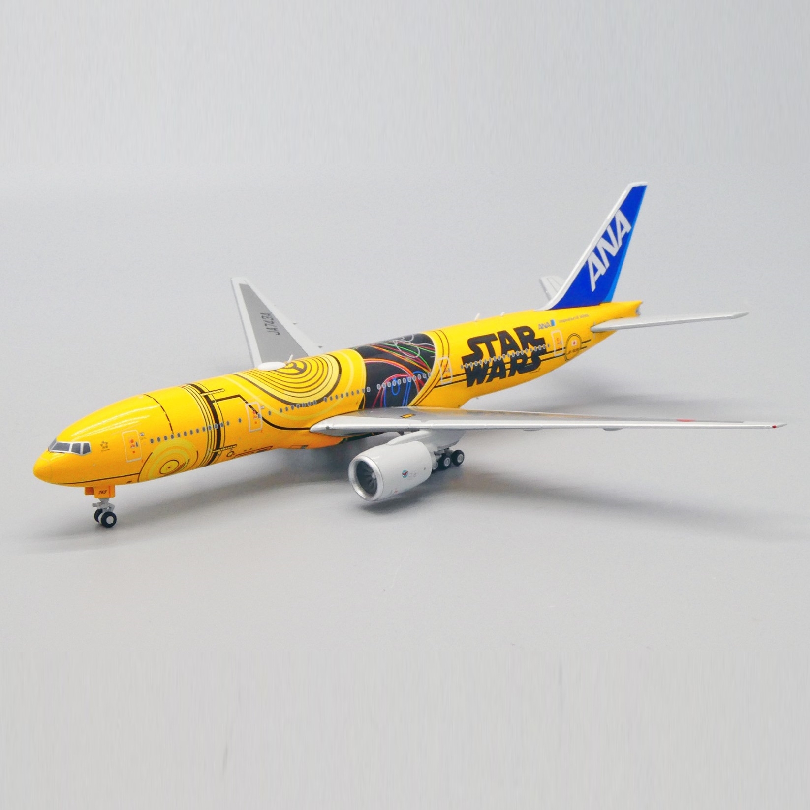 EW4772013 - JC Wings - All Nippon Airways  Boeing 777-200ER - Star Wars - JA743A -