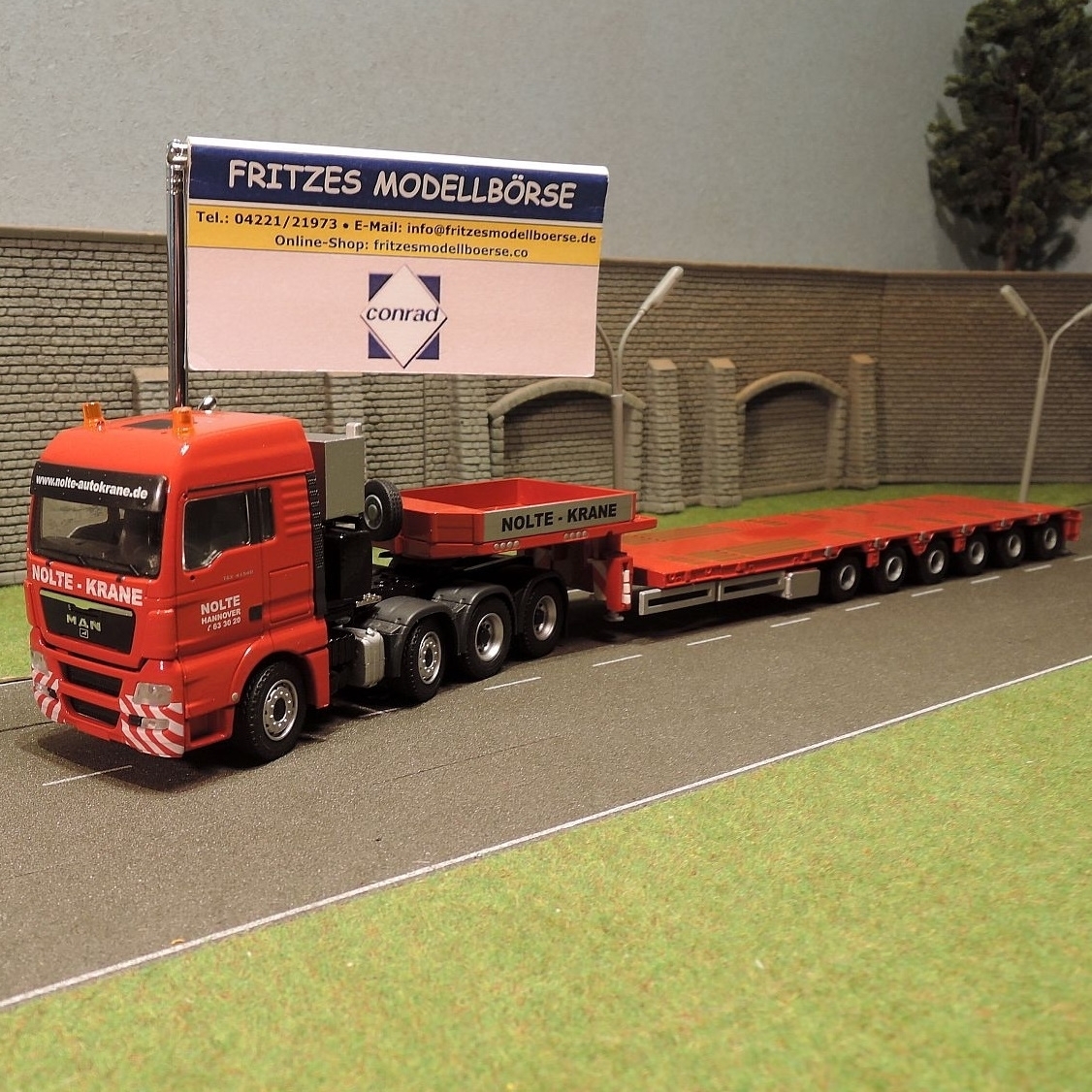 70178/04 - Conrad - MAN TGX XLX heavy load tractor 6axle semi-low loader - Nolte -