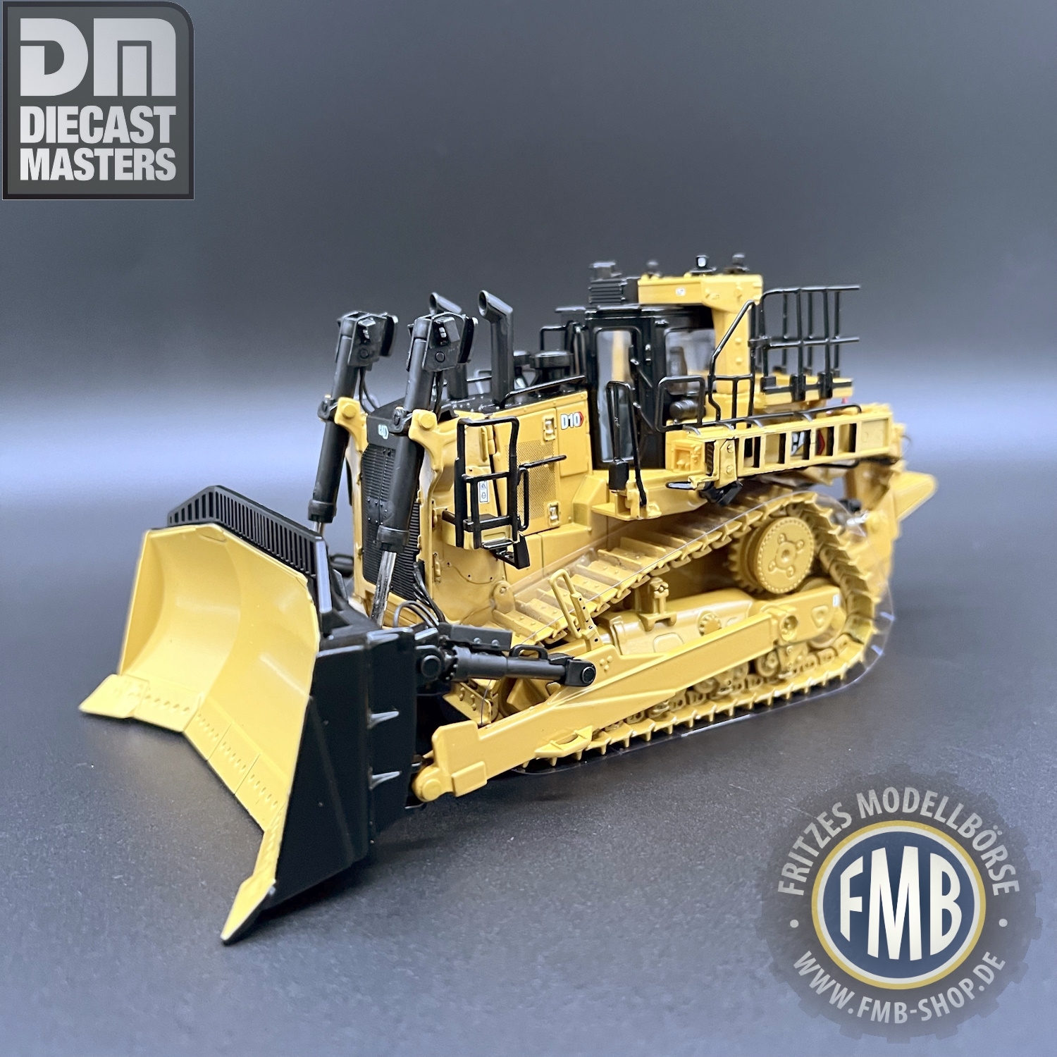 85711 - Diecast Masters - CAT D10 Dozer