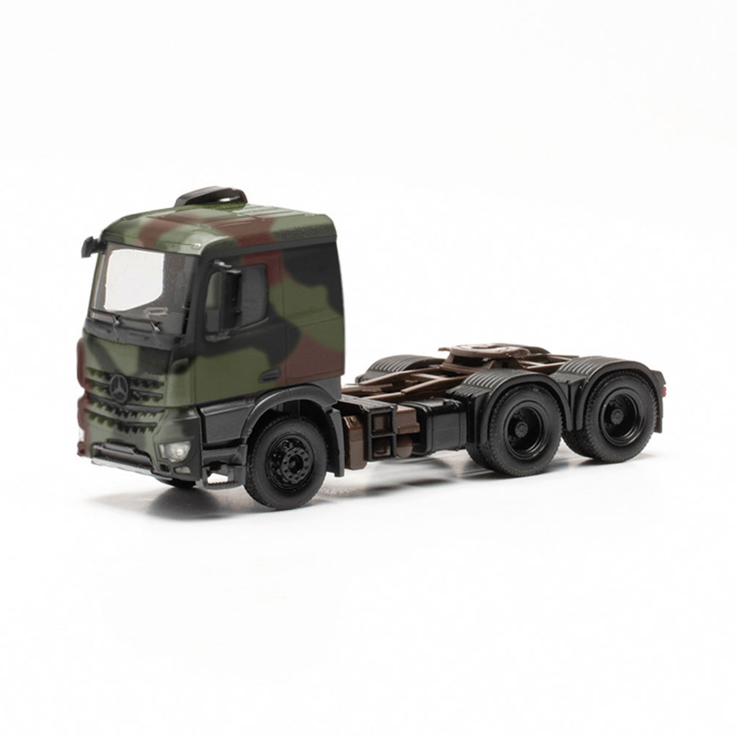 747028 - Herpa - Mercedes-Benz Arocs ClassicSpace 6x4 truck tractor "Bundeswehr", camouflage