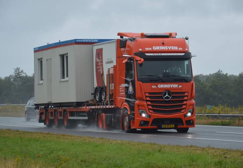 01-4293 - WSI - Mercedes-Benz Actros 4x2 mit 3achs Flachbettauflieger - van Grinsven - NL -