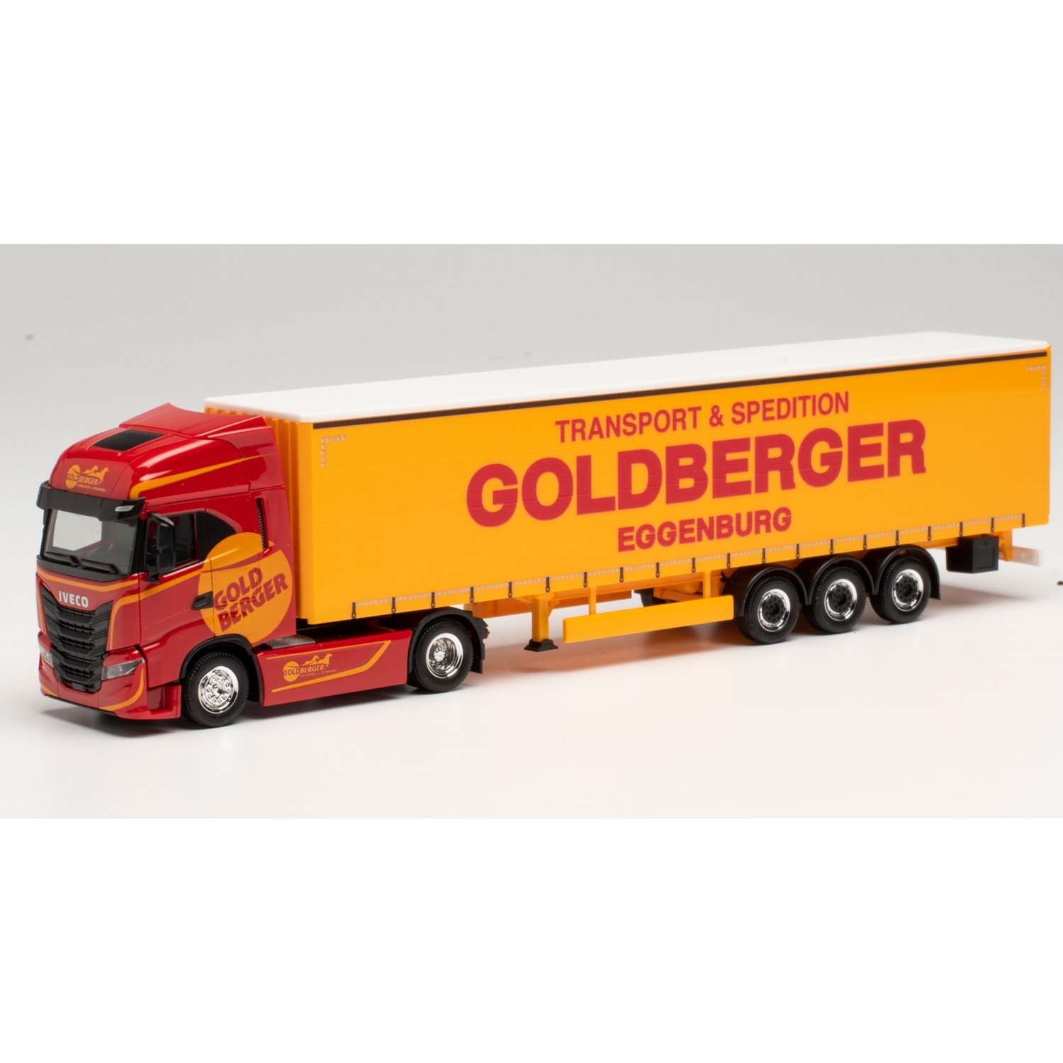 945196 - Herpa - Iveco S-Way  Gardinenplanen-Sattelzug "Goldberger" AT