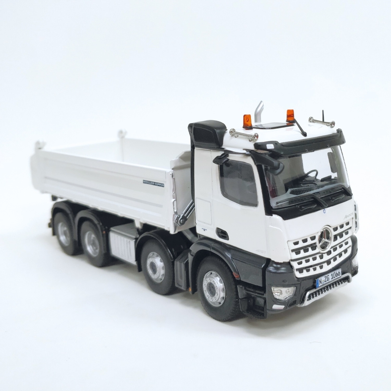 1066/40 - NZG - Mercedes-Benz Arocs M 8x4 Meiller Kipper - weiß -