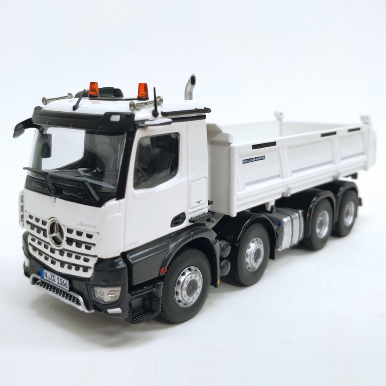 1066/40 - NZG - Mercedes-Benz Arocs M 8x4 Meiller Kipper - weiß -