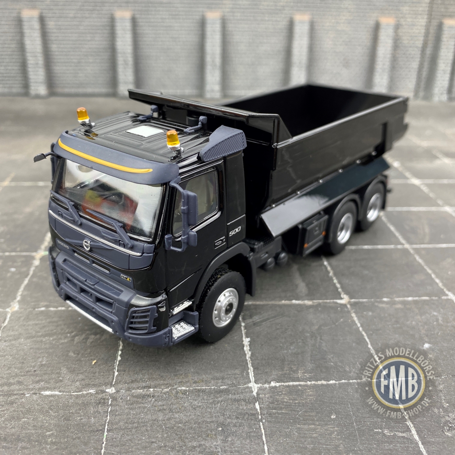 300089 - Motorart -  Volvo FMX 500 dump truck - black