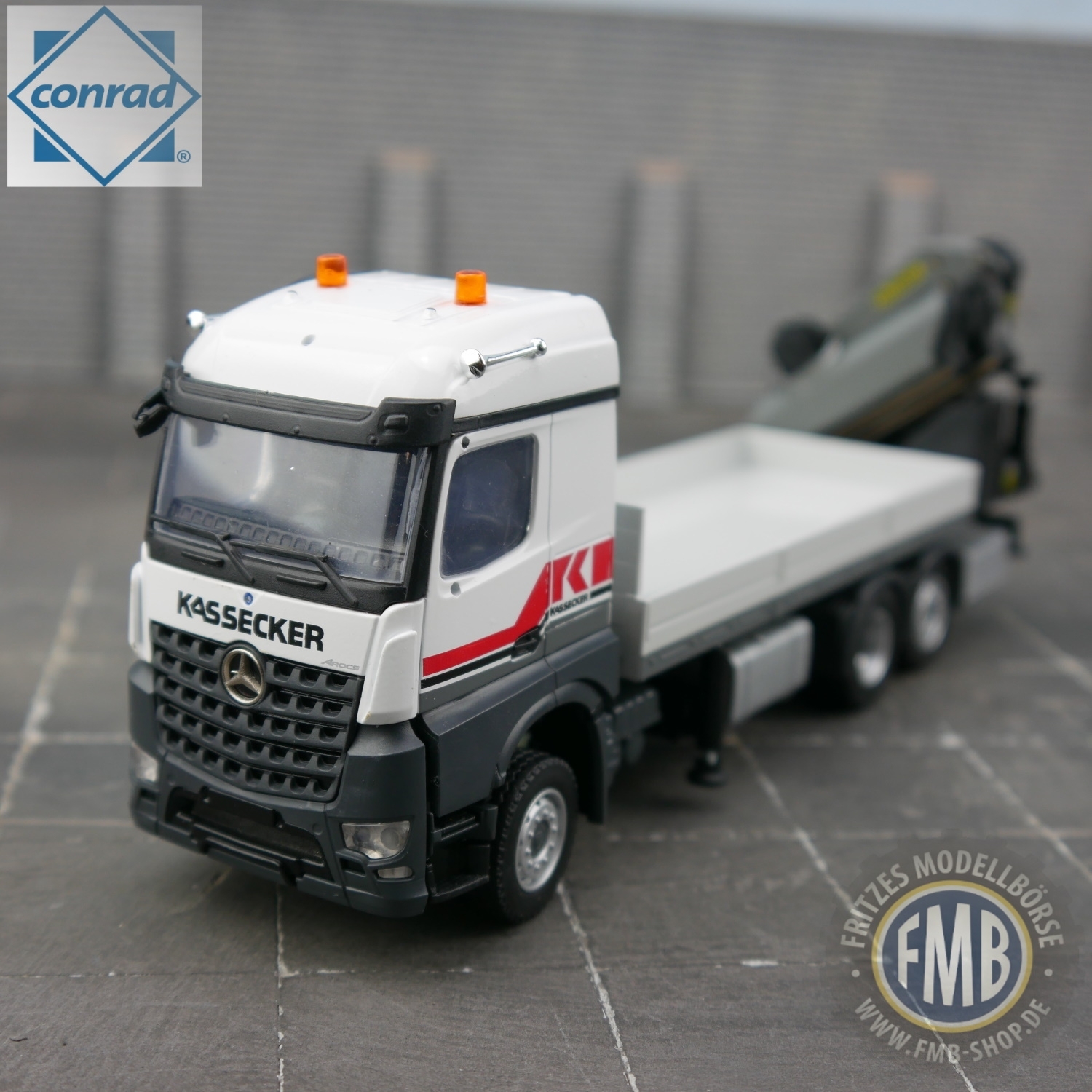 78204/0 - Conrad - Mercedes-Benz Arocs StreamSpace 3achs mit Pritsche und  Ladekran - Kassecker -