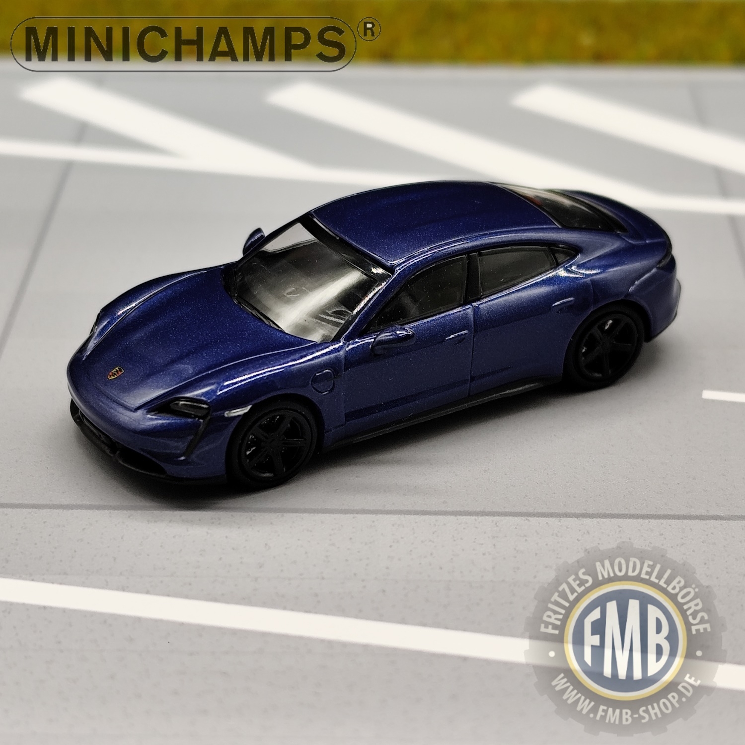 068401 - Minichamps - Porsche Taycan Turbo S (2019), blau metallic