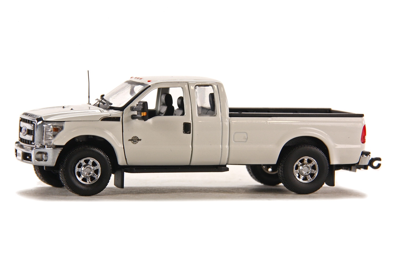 SW1100-WC - Sword - Ford Pick Up F250 super cab and 8´ flat bed, white/chrome