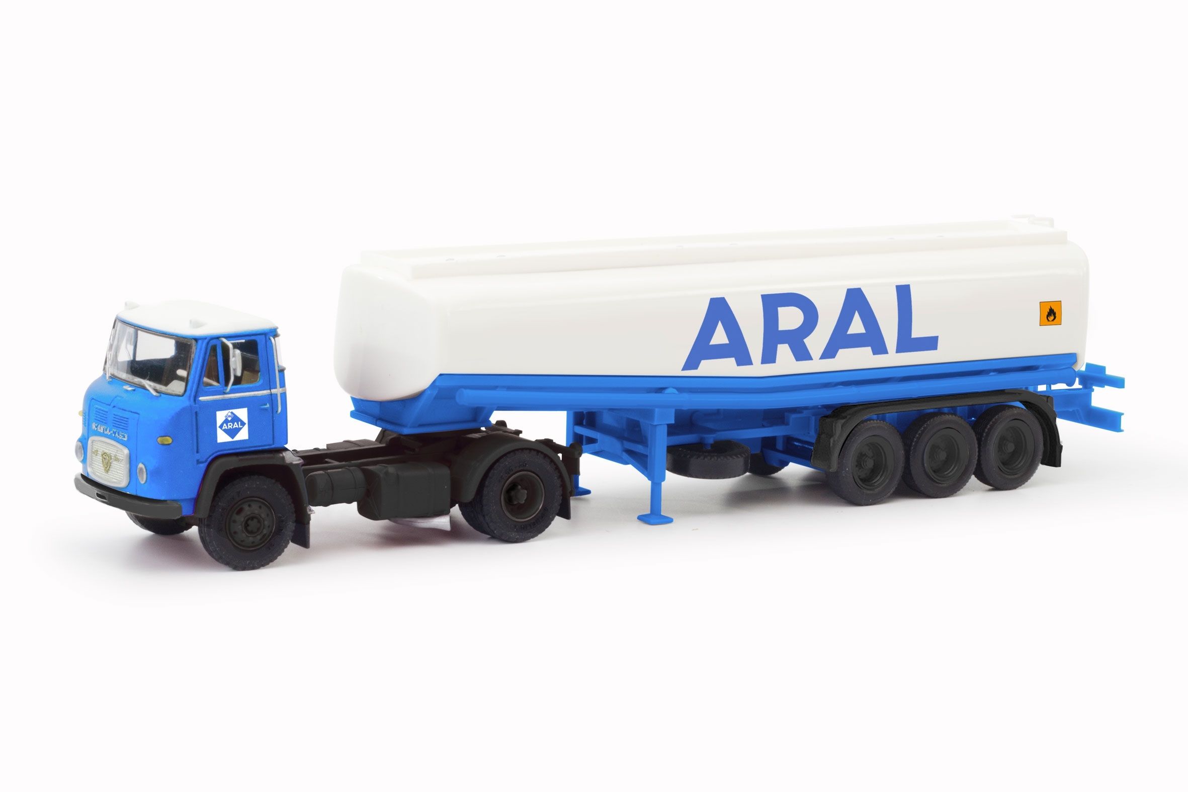 87MBS026482 - Herpa - Scania Vabis LB 76 kurz mit Benzintank-Auflieger "ARAL"