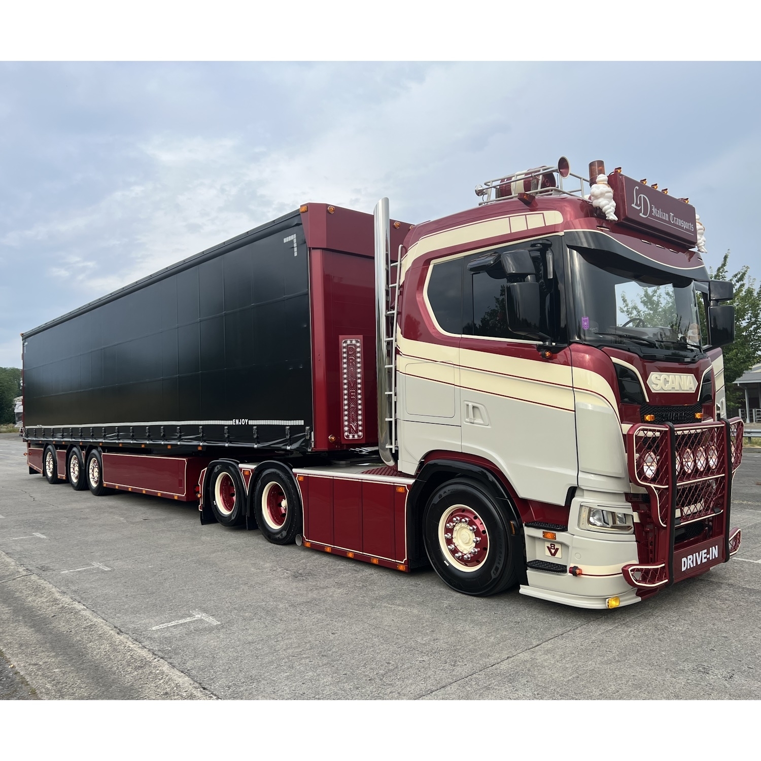 86023 - Tekno - Scania S-serie 6x2 wit 3axle curtainside semitrailer - LD Transport / Drive In - IT