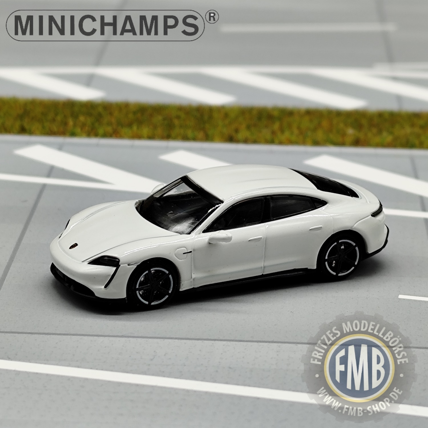 068400 - Minichamps - Porsche Taycan Turbo S (2019), weiß