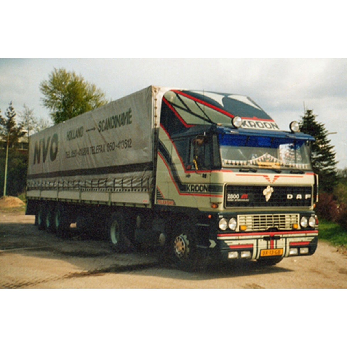 01-4477 - WSI - DAF 2800 ATi 4x2 with covered trailer 3axle - Kroon / NVO - NL