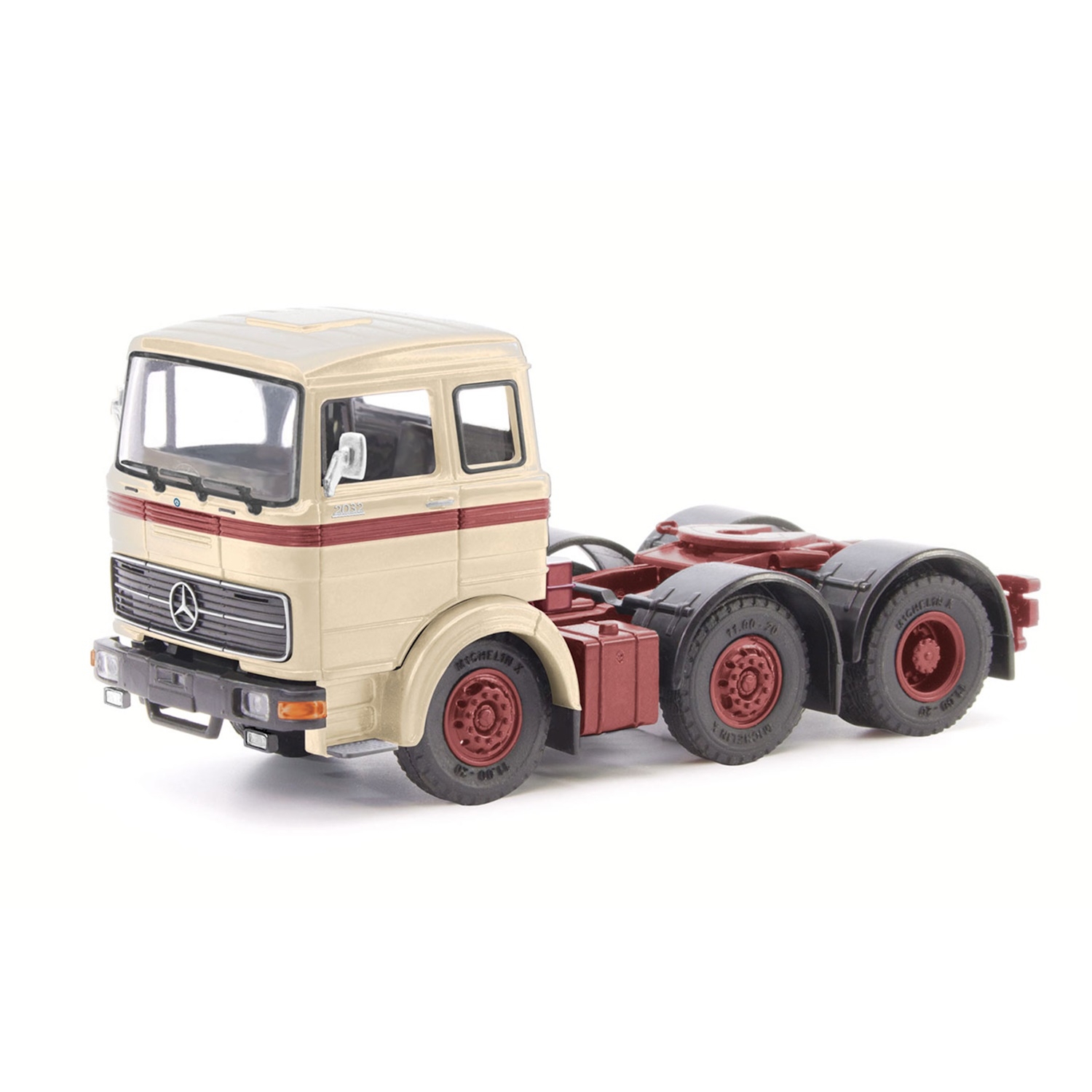 87MBS026246 - Herpa - Mercedes-Benz LPS 2032 Zugmaschine, beige