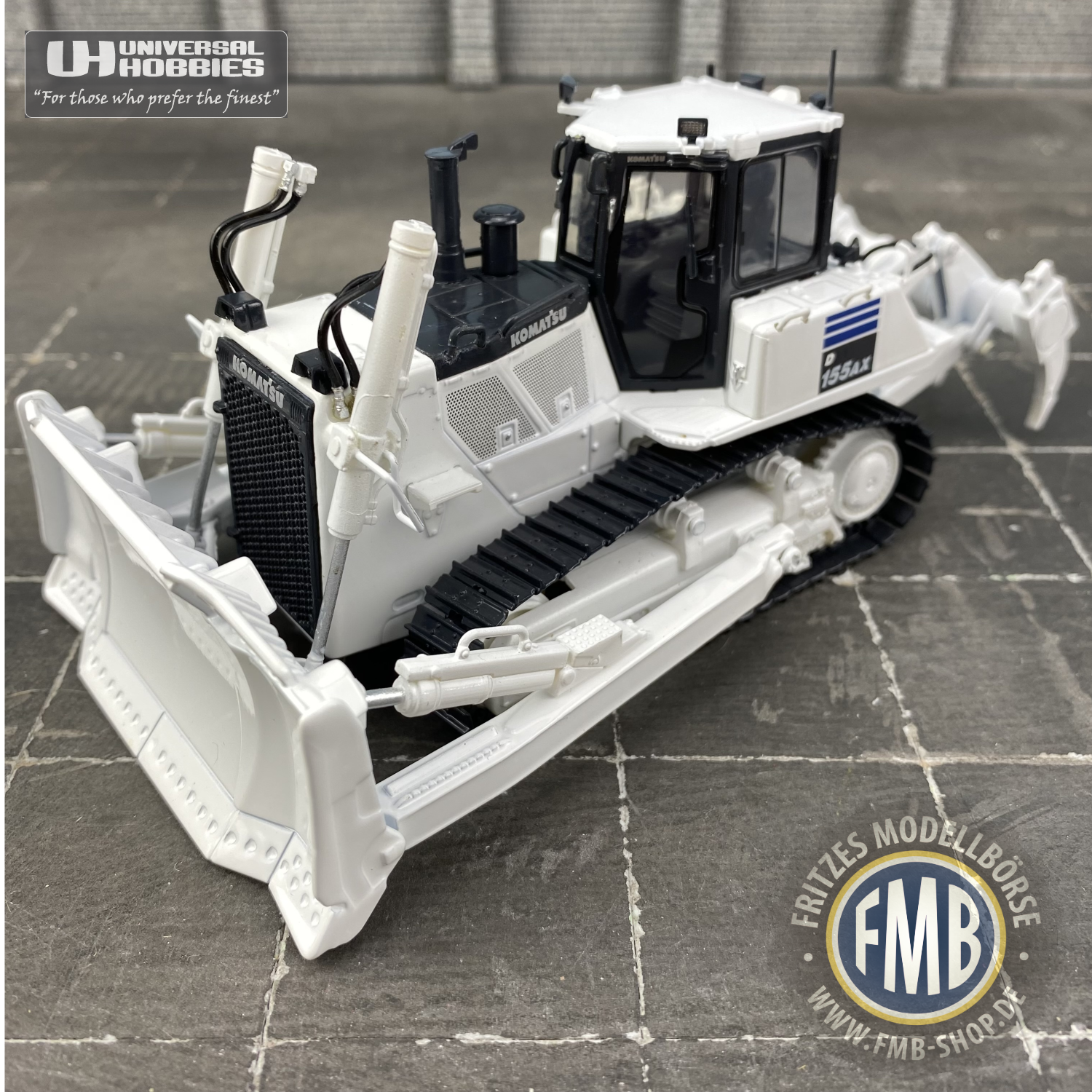 8159 - UH - Komatsu D155 AX-7 bulldozer - white