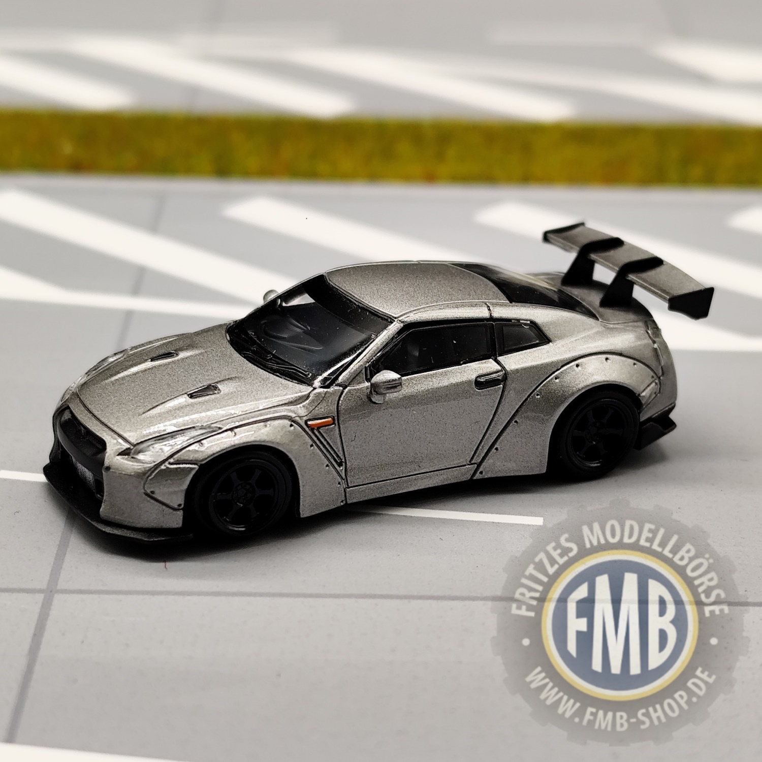 63707 - Micro City 87 - Nissan GTR35, silber mit schwarzen Felgen