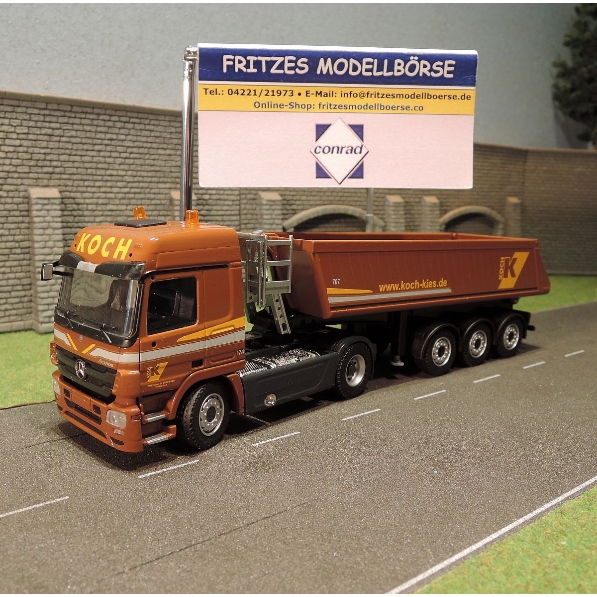 72202/06 - Conrad - Mercedes-Benz Actros L MP3 with SCB tipp trailer - Koch Kies -