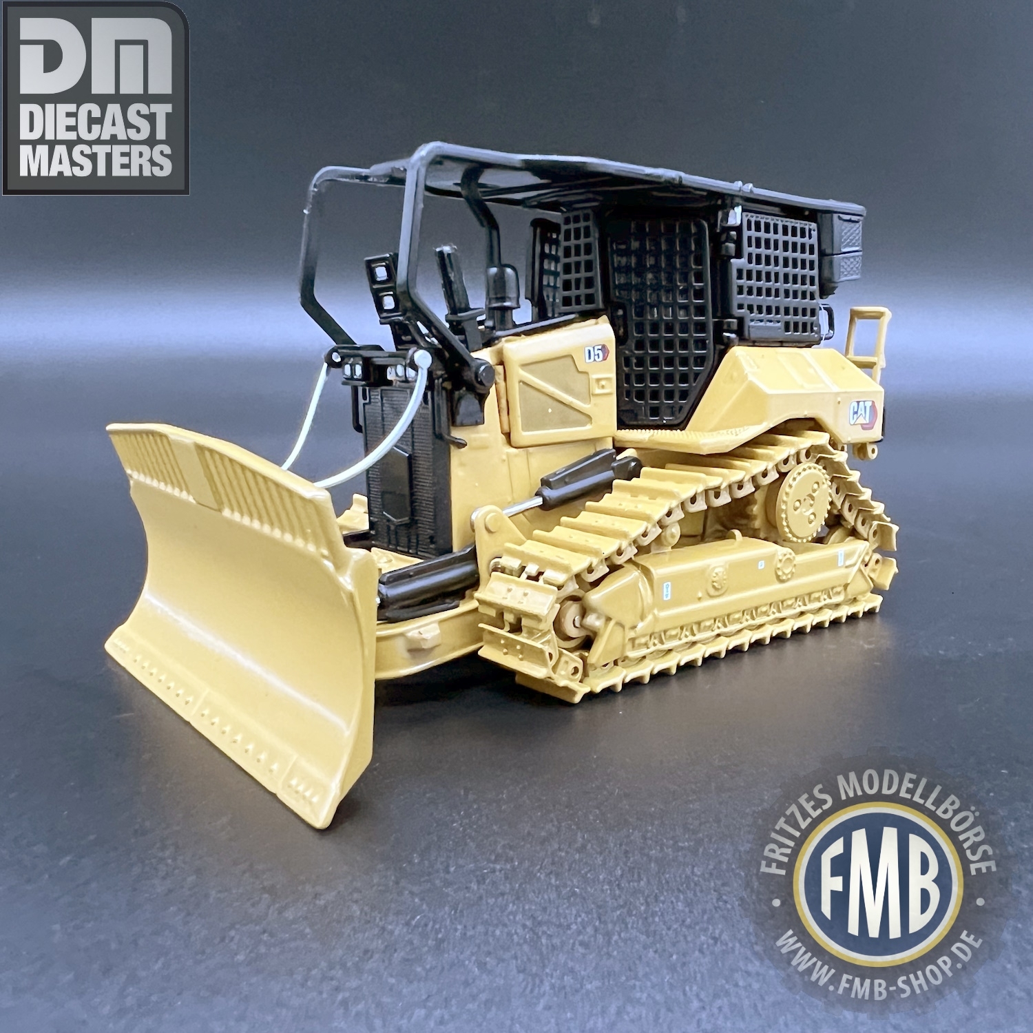 85955 - Diecast Masters - CAT D5 LGP Fire Kettenraupe / Dozer