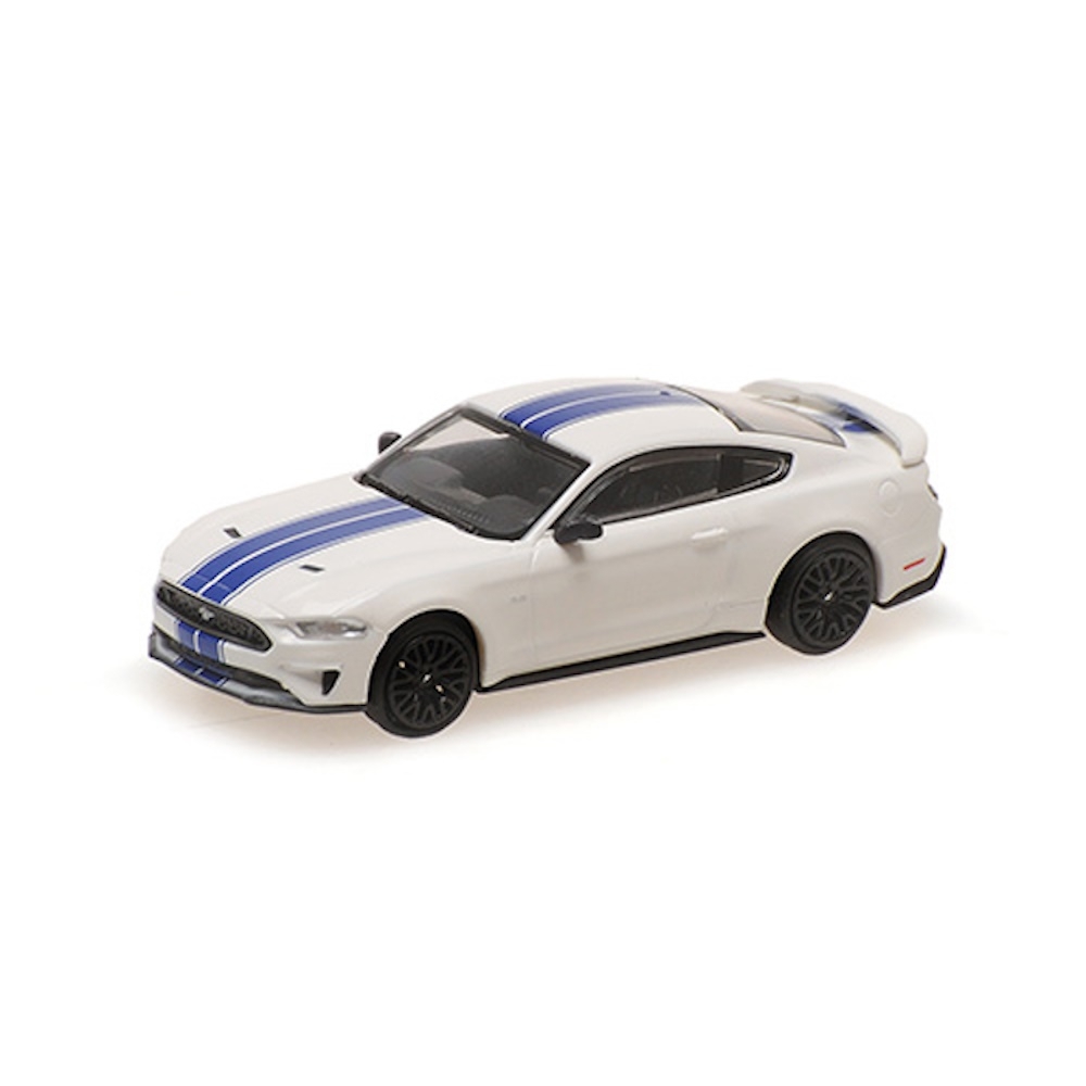 087026 - Minichamps - Ford Mustang GT (2018), weiß mit blauen Streifen