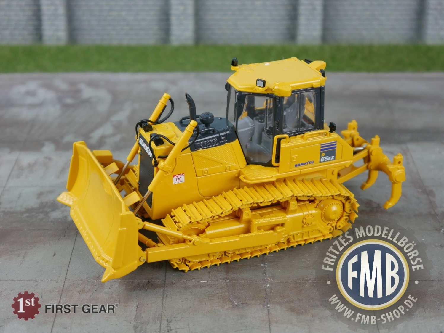 50-3245 - First Gear - Komatsu D65EX-17 Raupe mit Aufreißer - F5245 -