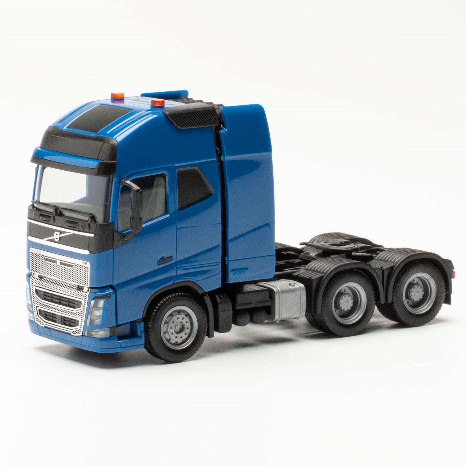 312387-002 - Herpa - Volvo FH16 Globetrotter XL 3achs Zugmaschine mit Turm, enzianblau