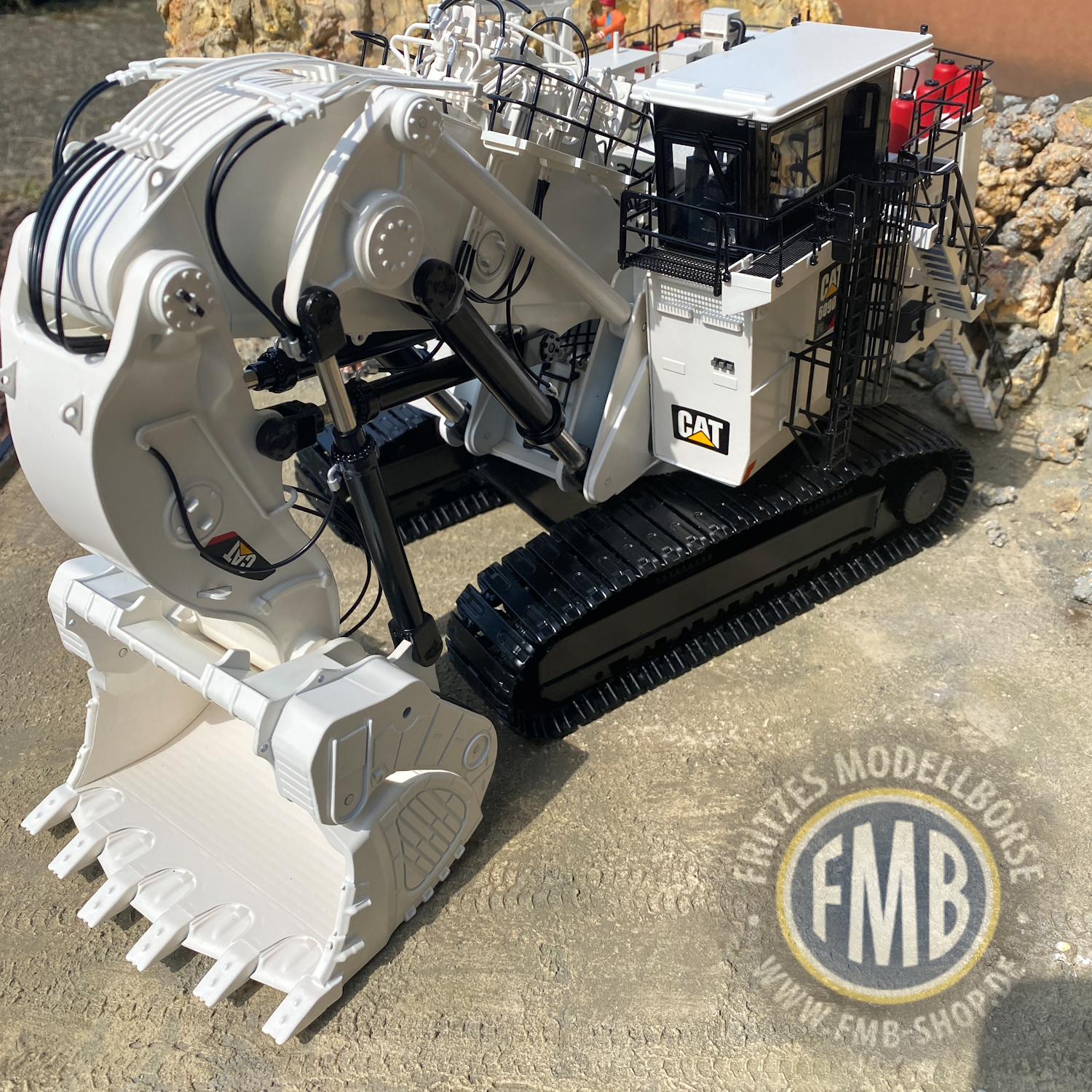 CCM - CAT 6090FS excavator with front shovel, white 1:48