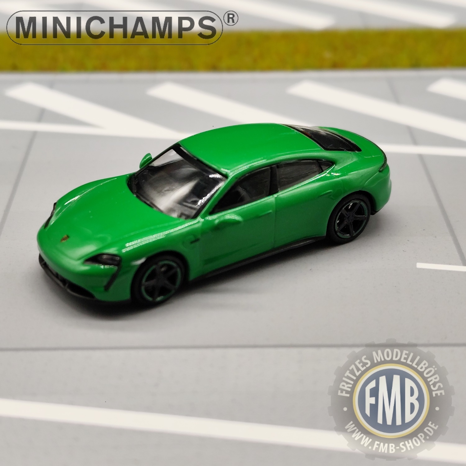 068402 - Minichamps - Porsche Taycan Turbo S (2019), grün metallic