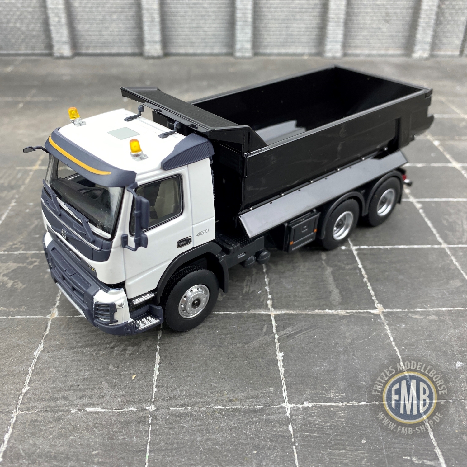 300090 - Motorart -  Volvo FMX 500 dump truck - white