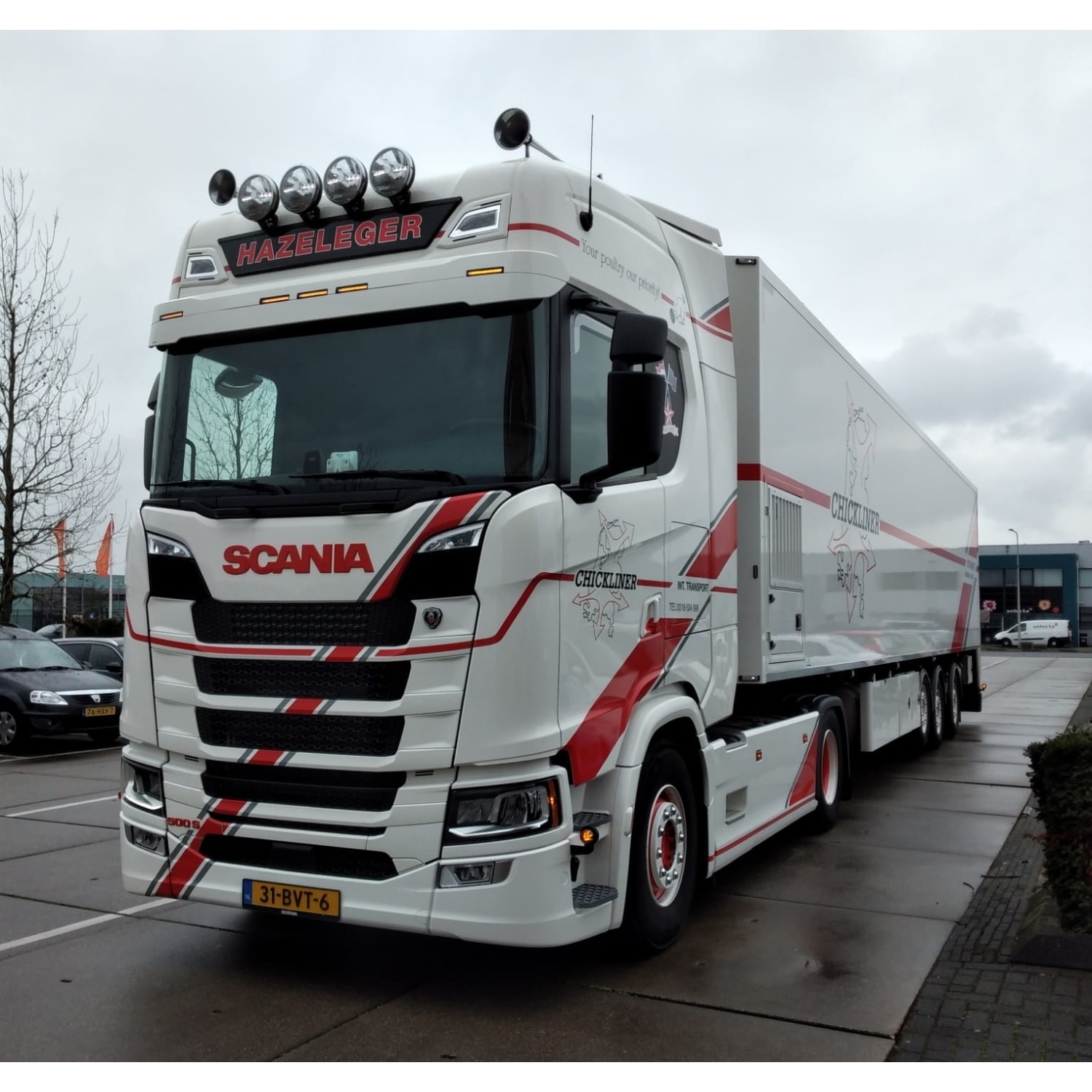 86674 - Tekno - Scania HL 4x2 mit 3achs Kühlauflieger - Chickliner - NL -