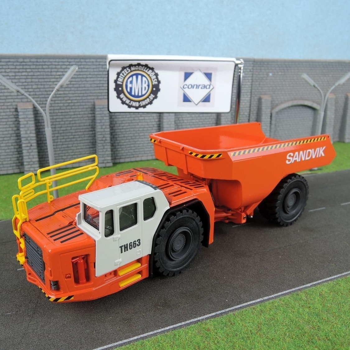 2767/0 - Conrad - Sandvik TH 663 articulated underground dump truck