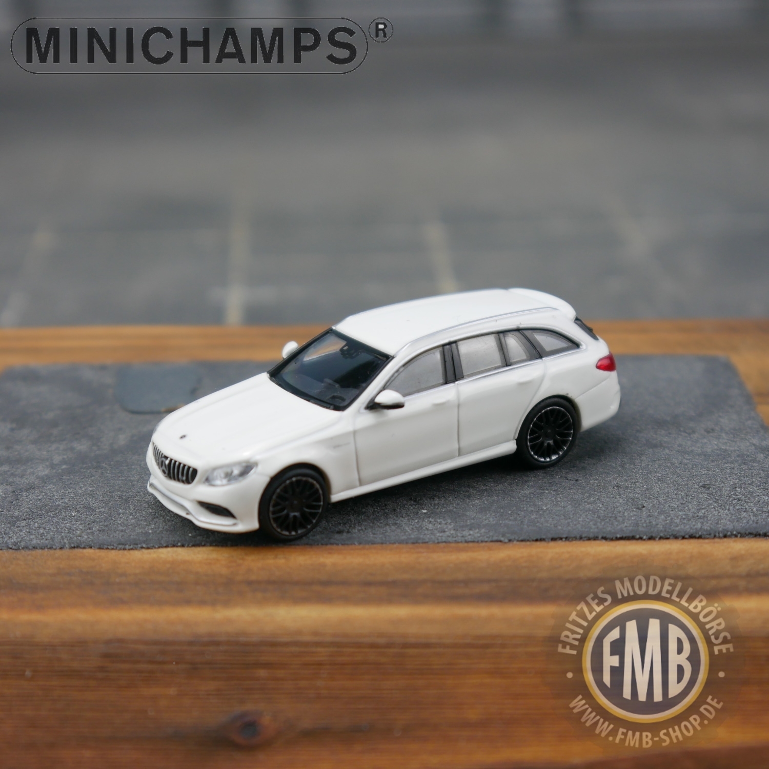 038112 - Minichamps - Mercedes-Benz AMG C 63 T (2019), white