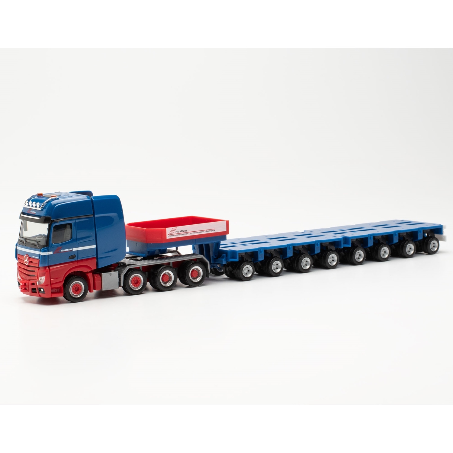 315883 - Herpa - Mercedes-Benz Actros `18 GigaSpace with low boy semitrailer "Riwatrans"