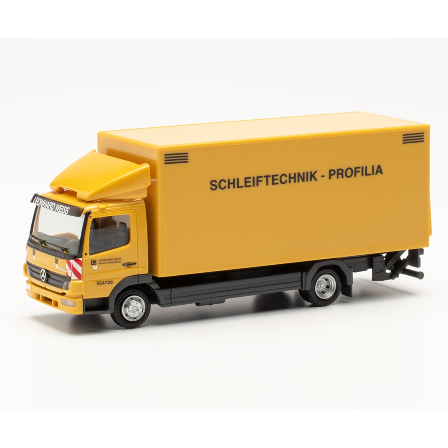 950053 - Herpa - Mercedes-Benz Atego `04 box truck with tail lift "Leonhard Weiss"