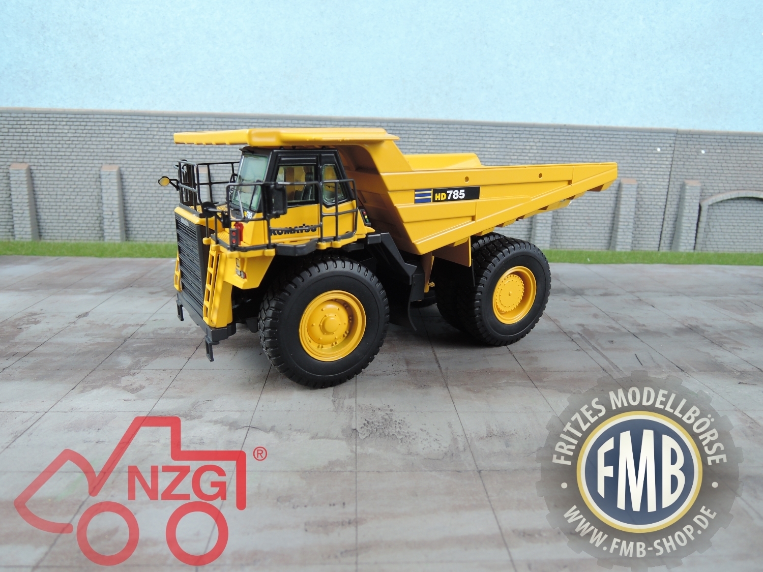 857 - NZG - Komatsu HD785 dumper