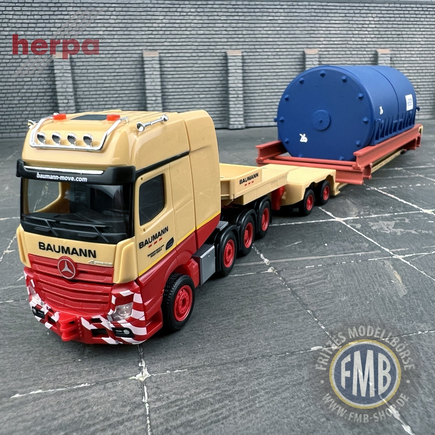 57394 - Herpa - MB Actros GigaSpace SLT 8x4 with 2/4axle lowloader and big tank - Baumann