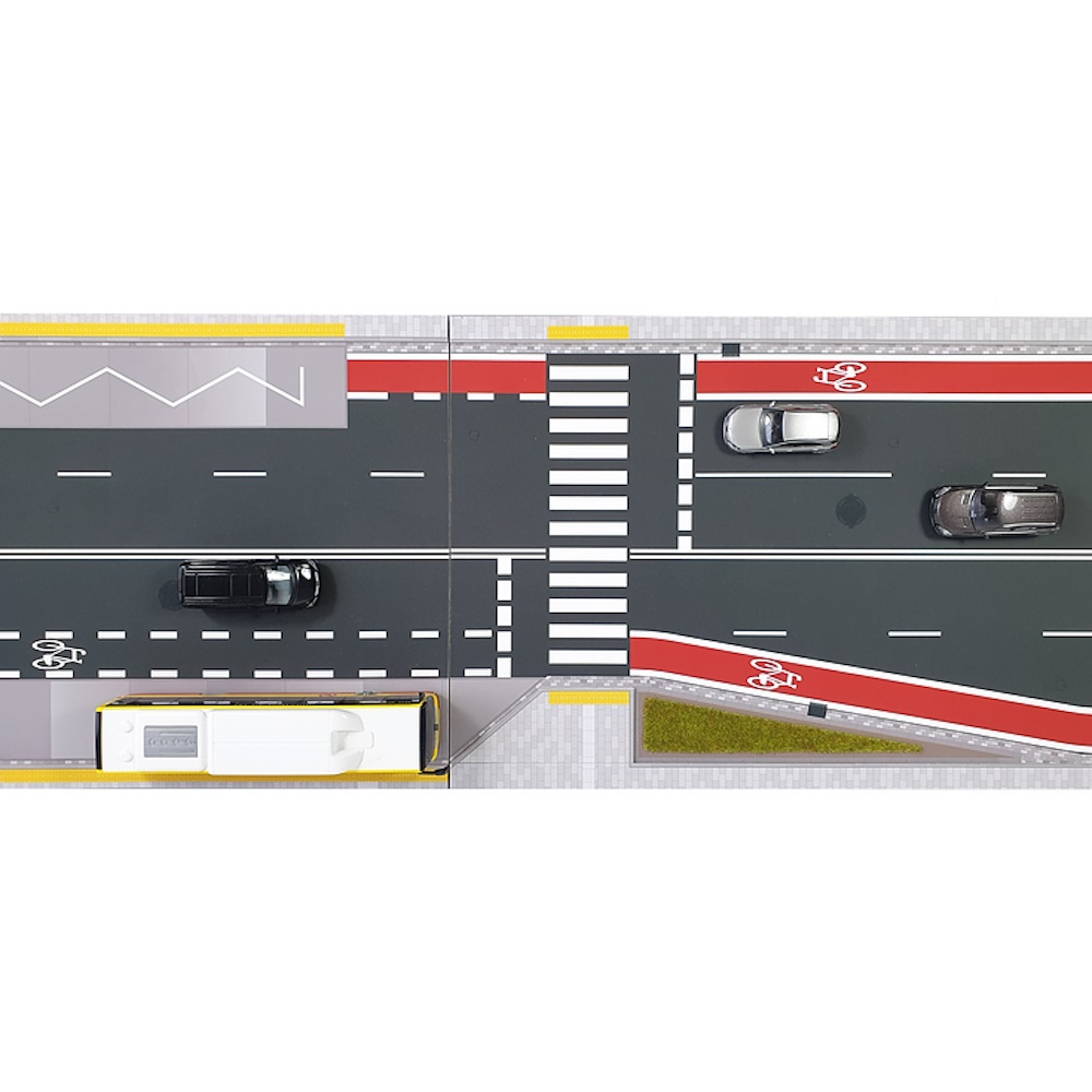 8715 - A4 Streets - Stadtstraße, 2-spurig mit Bushaltestellen  (3 Platten A4= 89,1x21cm)