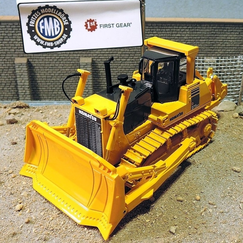 F5341 - First Gear - Komatsu D275AX-5 Raupe mit Sigmaschild und Aufreisser