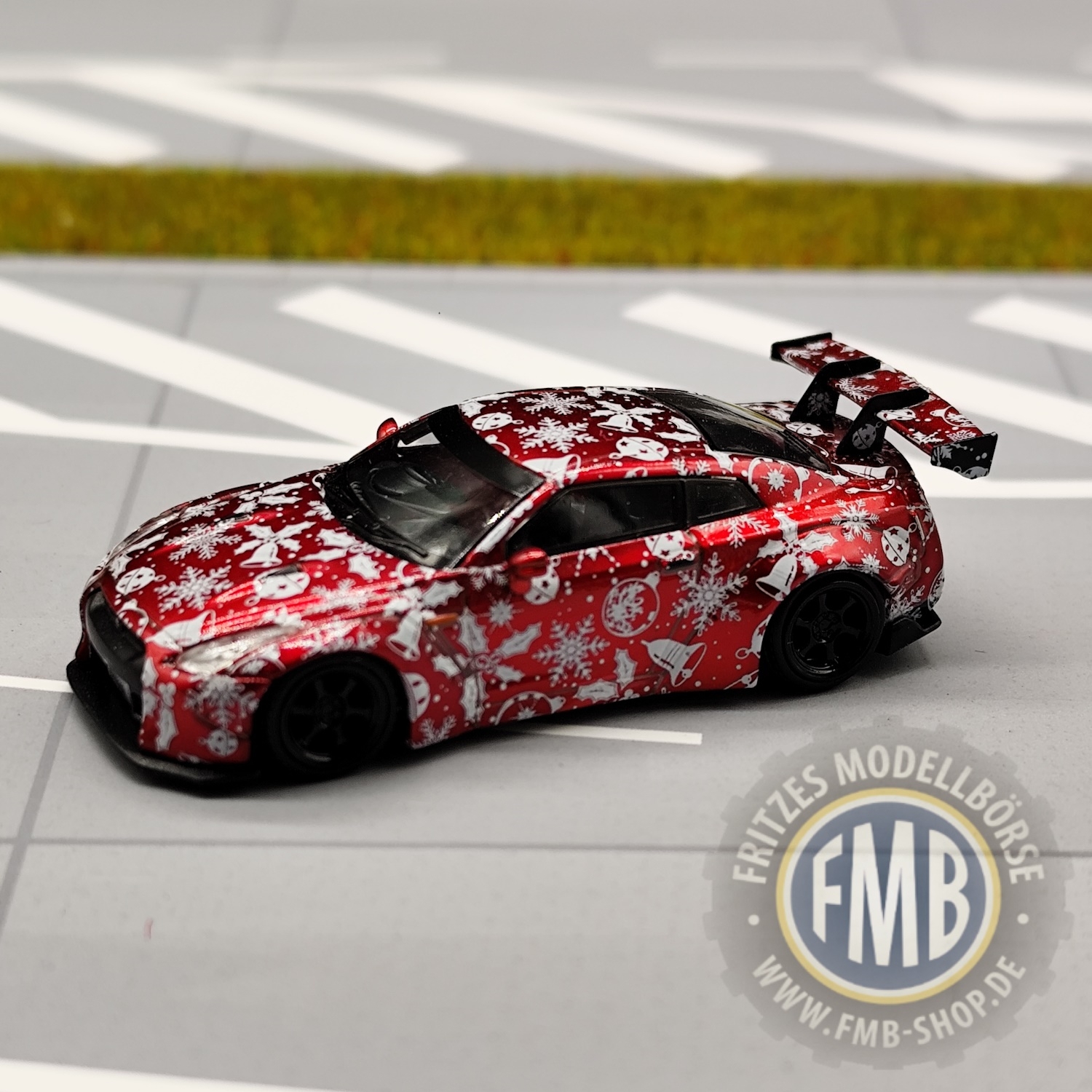 63710 - Micro City 87 - Nissan GTR35 "Christmaspaper" with black rims