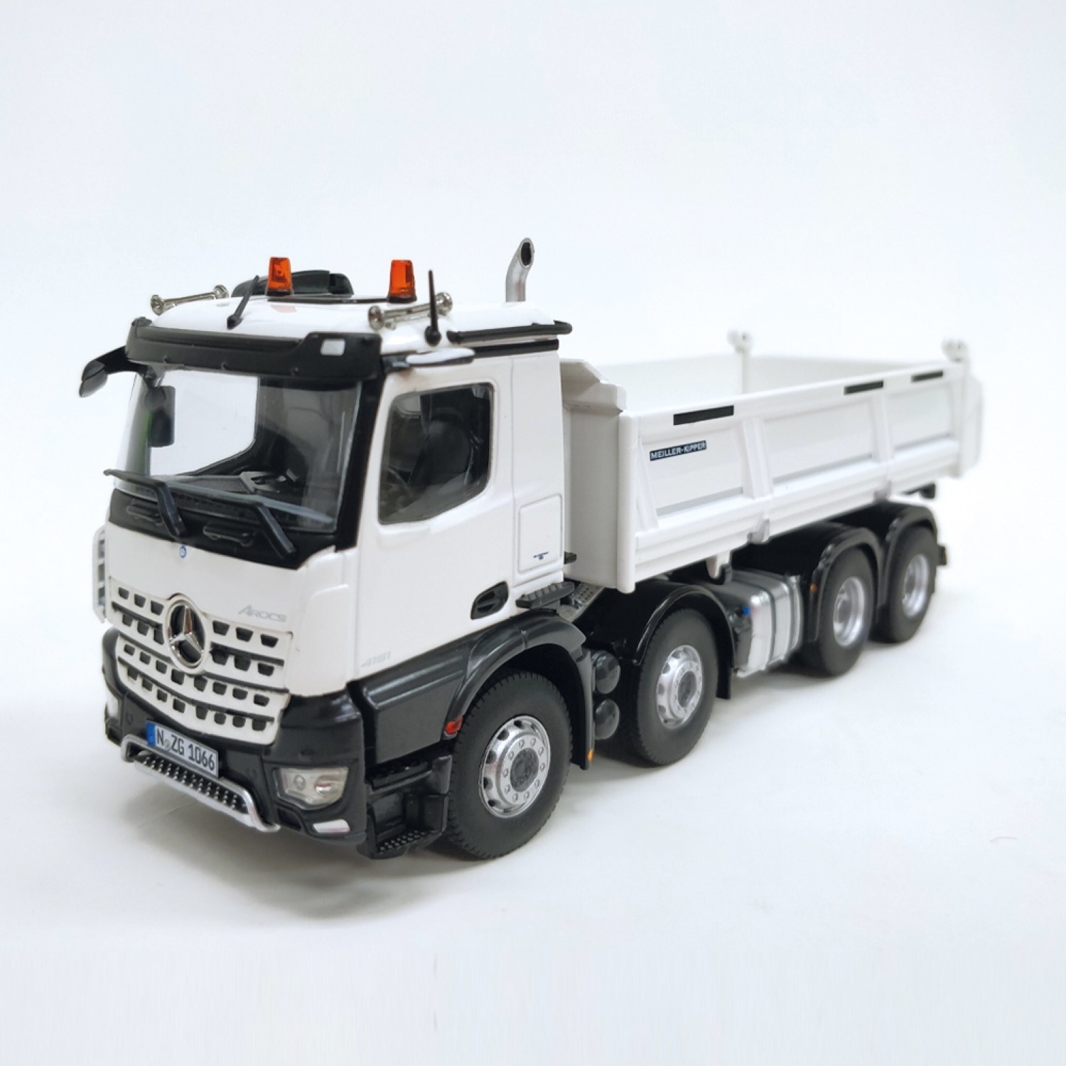 1066/40 - NZG - Mercedes-Benz Arocs M 8x4 Meiller Kipper - weiß -