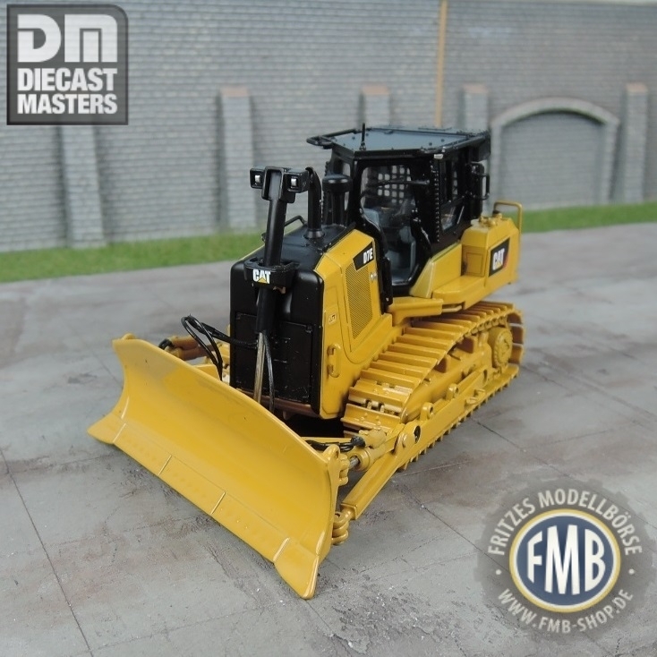 85555 - Diecast Masters - CAT D7E Raupe Kettendozer mit Rohrleger Konfiguration