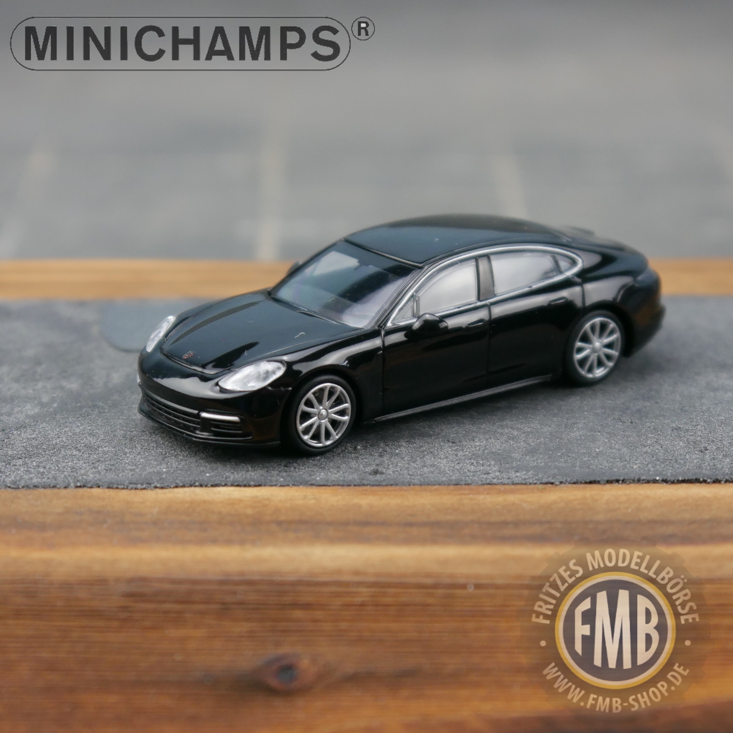870 067104-1:87 schwarz 2015 Minichamps Porsche Panamera 4 S