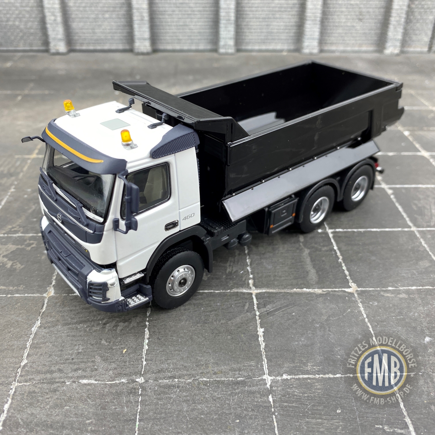 300090 - Motorart - Volvo FMX 500 dump truck - white | Fritzes