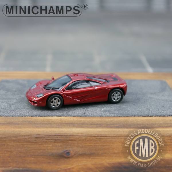 133820 - Minichamps - McLaren F1 Roadcar (1993-97), rot metallic