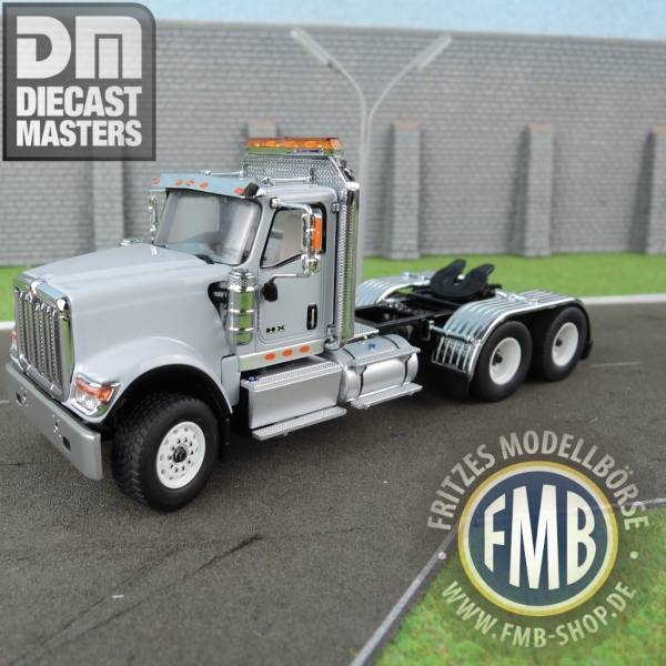 71005 - Diecast Masters - International HX520 3achs Zugmaschine, hell grau