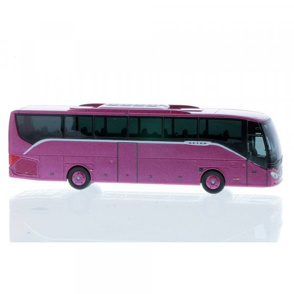 77901 - Rietze - Setra S 515 HD ComfortClass Reisebus, 2türig "Vorführdesign“ pink metallic
