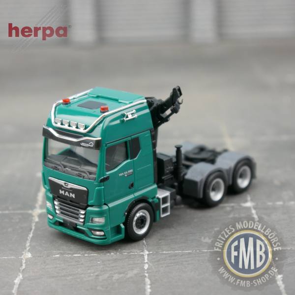 946360 - Herpa - MAN TGX GX 33.580 6x4 Zugmaschine mit Ladekran, türkis