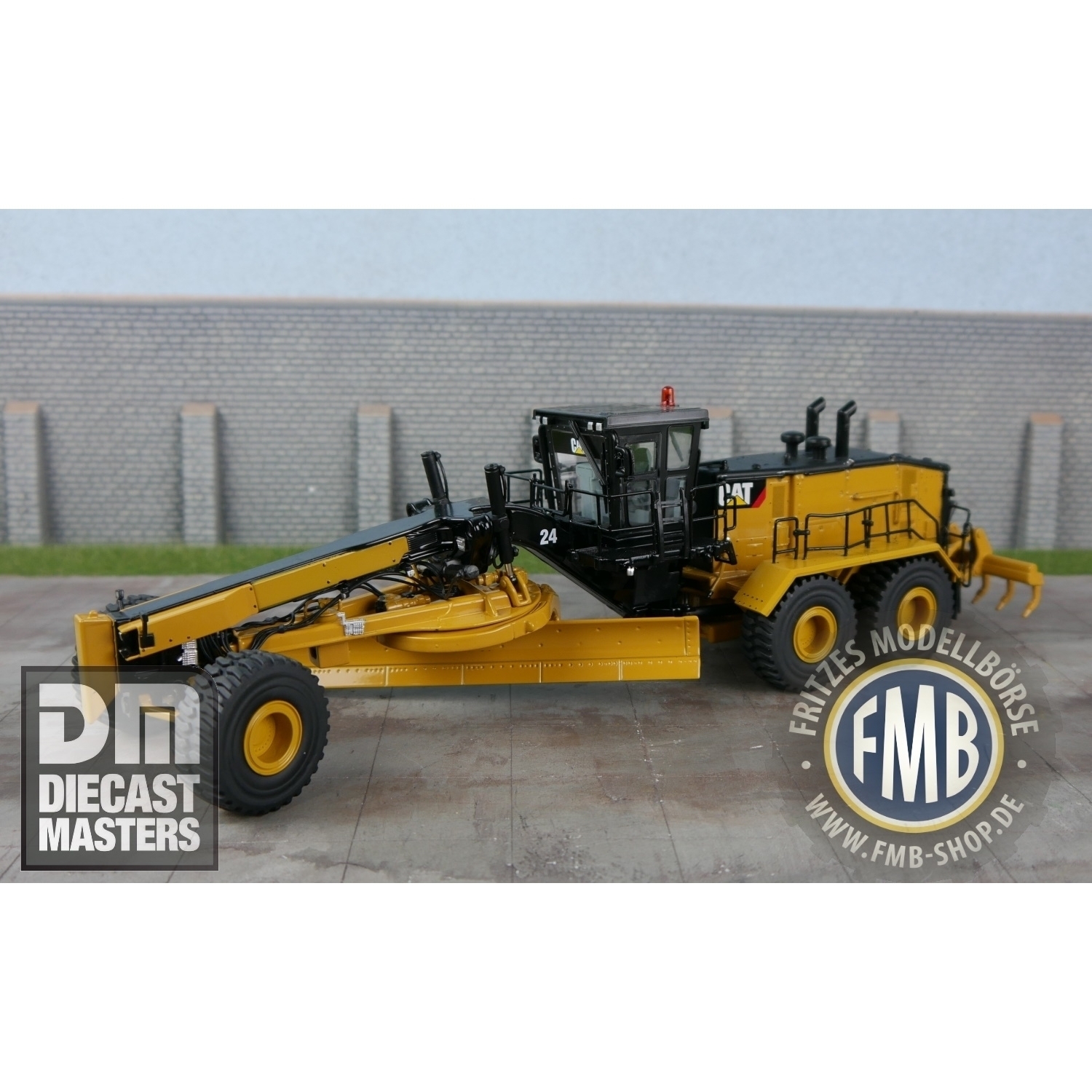 85552 - Diecast Masters - CAT 24M Motor Grader | Grader | Baumaschinen |  Modelle 1:50 | Sortiment | Fritzes Modellbörse