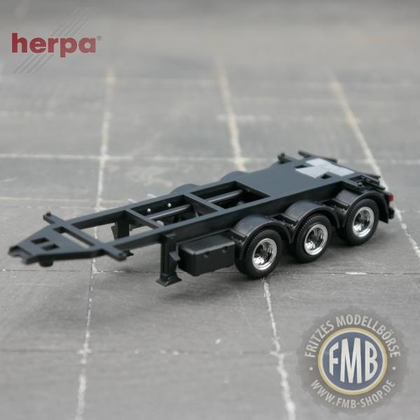 944380 - Herpa - 26ft. Swapcontainer-Auflieger, schwarz mit chrom/schwarzen Felgen