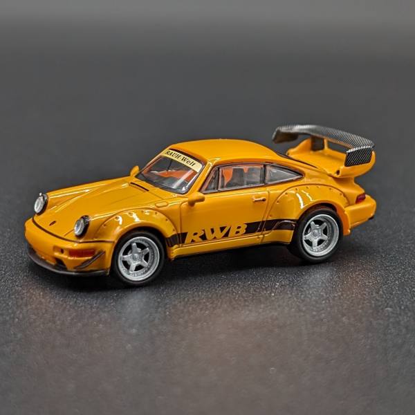61780 - Micro City 87 - Porsche RWB 964, gelb mit silbernen Felgen