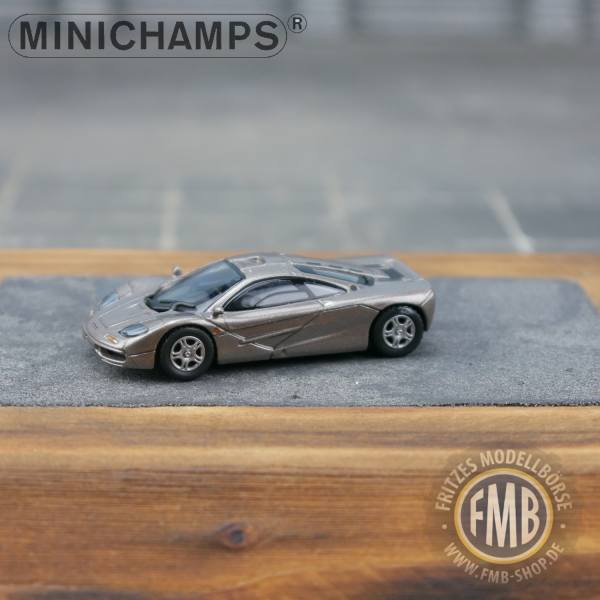 133824 - Minichamps - McLaren F1 Roadcar (1993-97), grau metallic